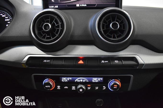 AUDI Q2 30 TDI S tronic Business